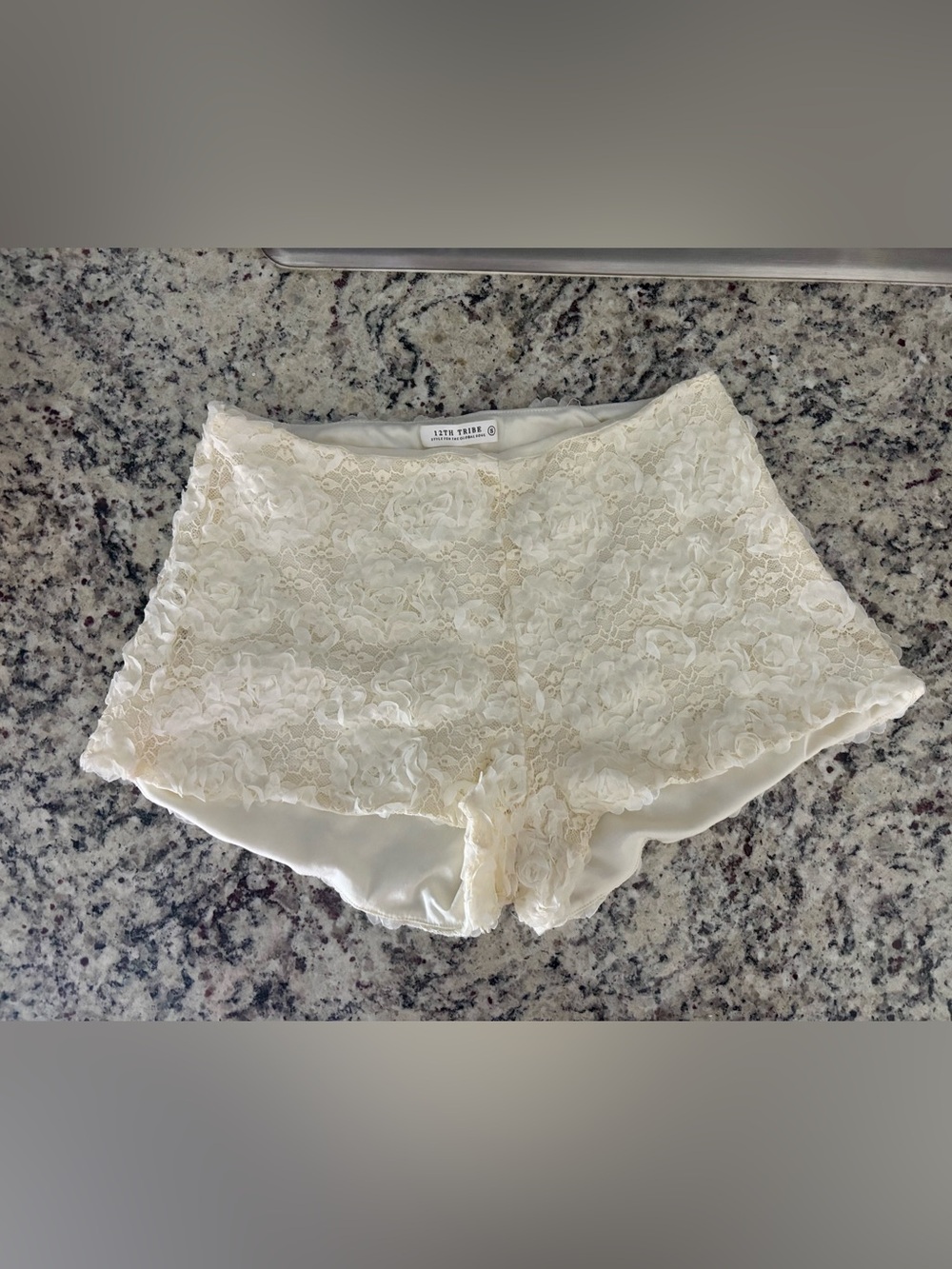 POSEY IVORY MINI SHORTS - Picture 4 of 5